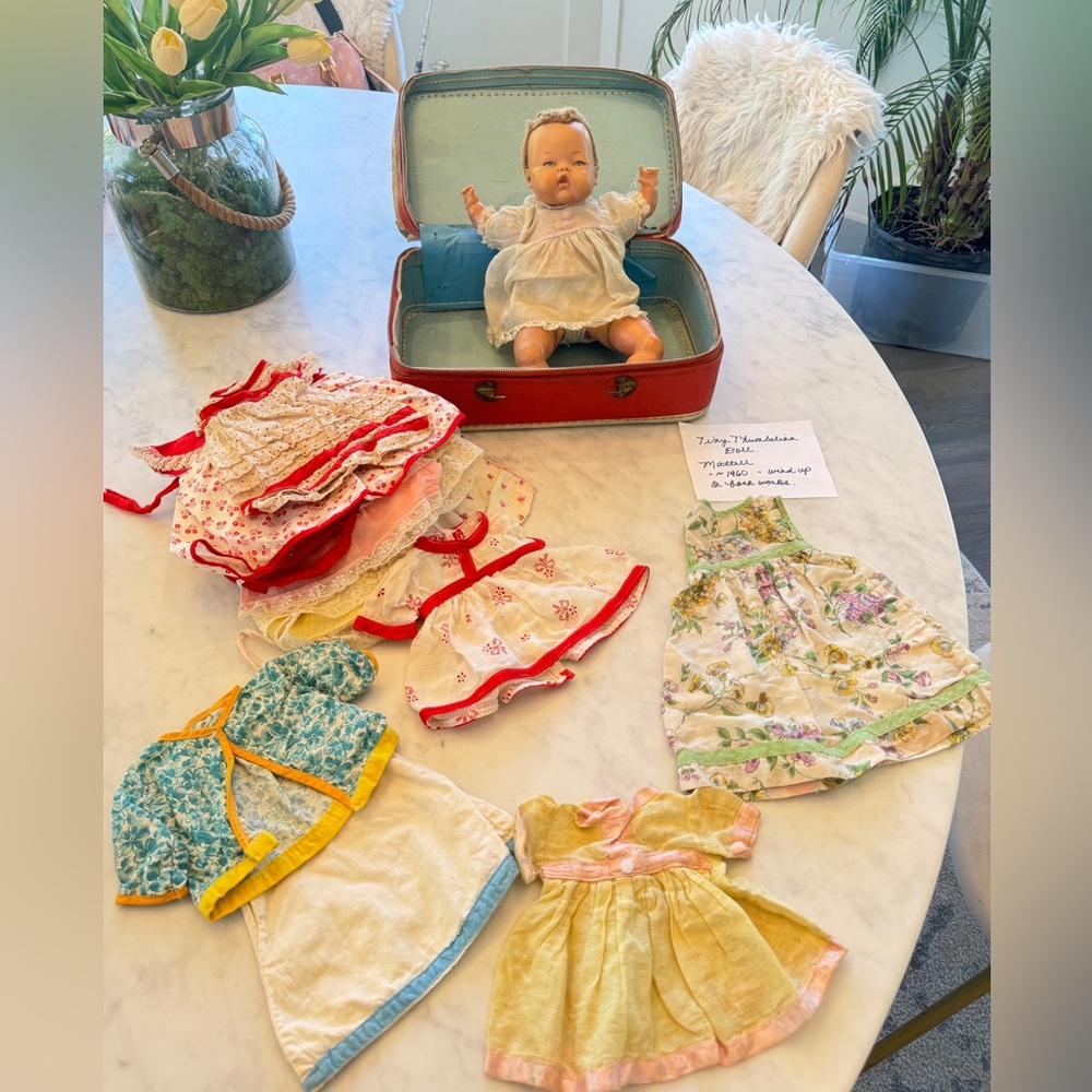 Vintage 1960s Mattel Tiny Thumbelina Doll plus her outfits & She Still Works! - Picture 15 of 17